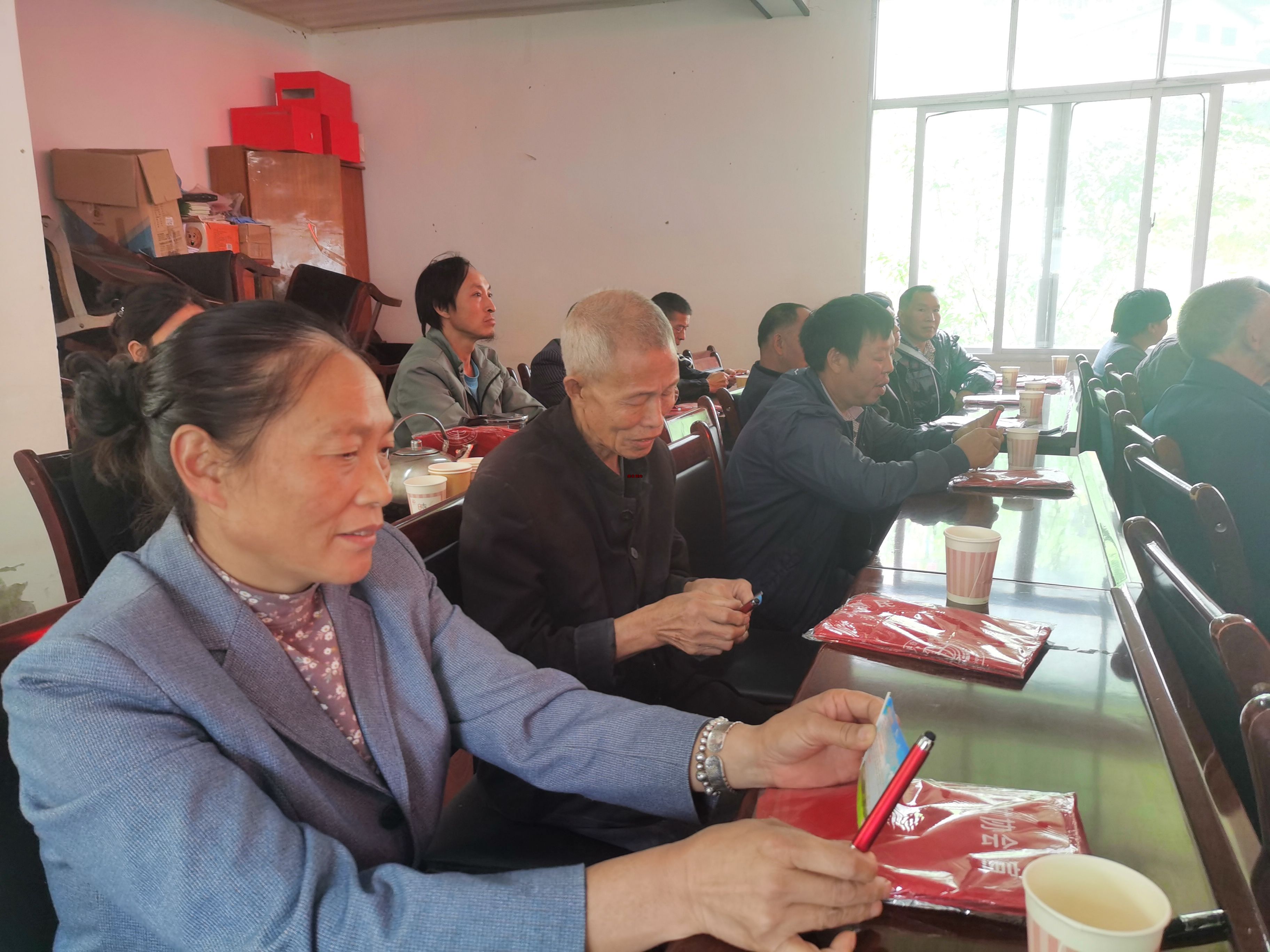 彝良：科普大篷车进社区