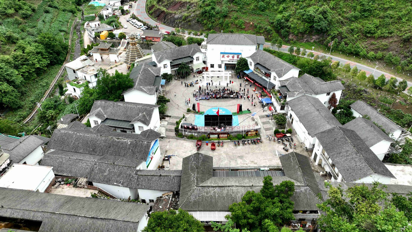 彝良：科普大蓬车走进苗族村寨