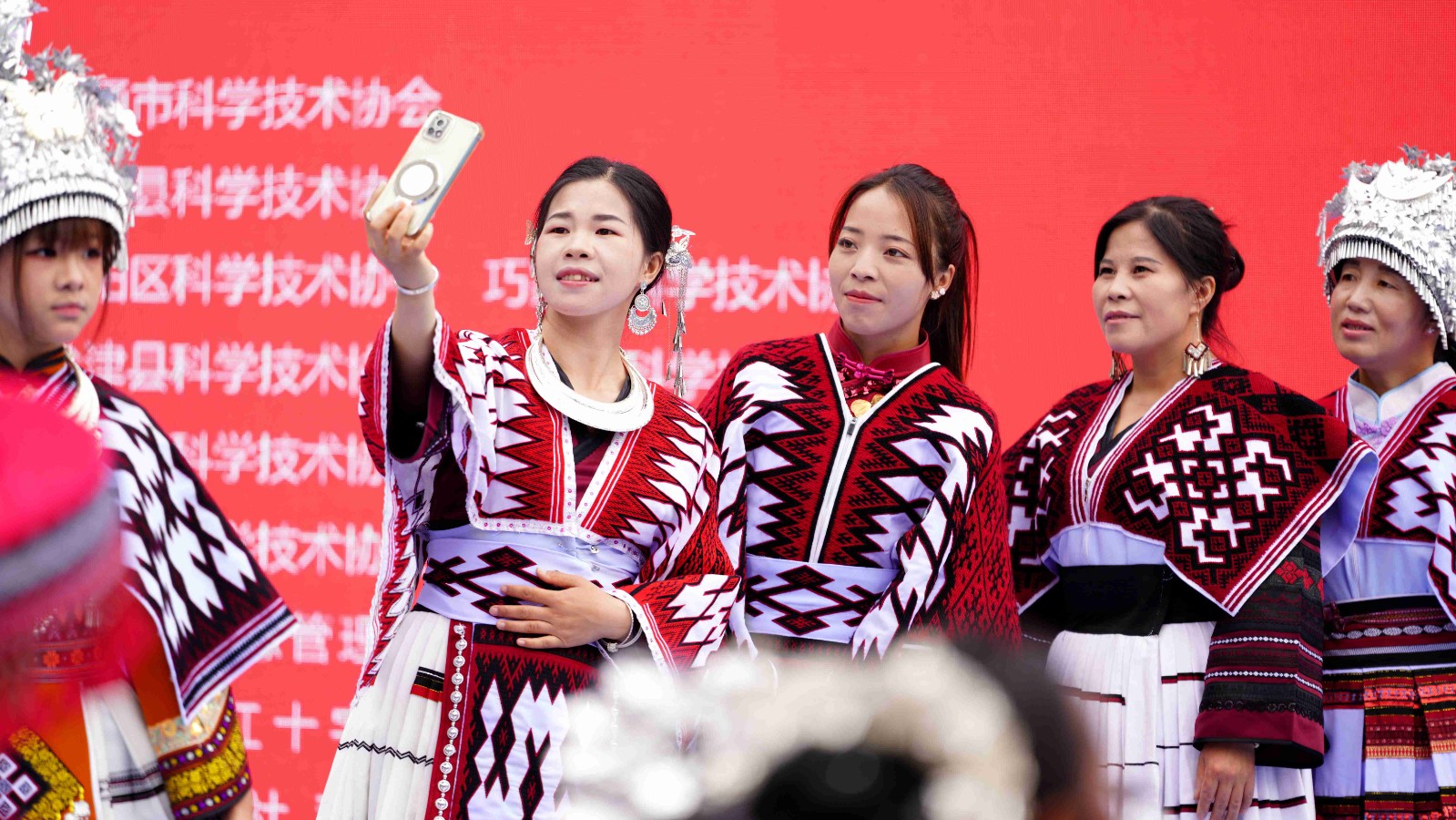 彝良：科普大蓬车走进苗族村寨